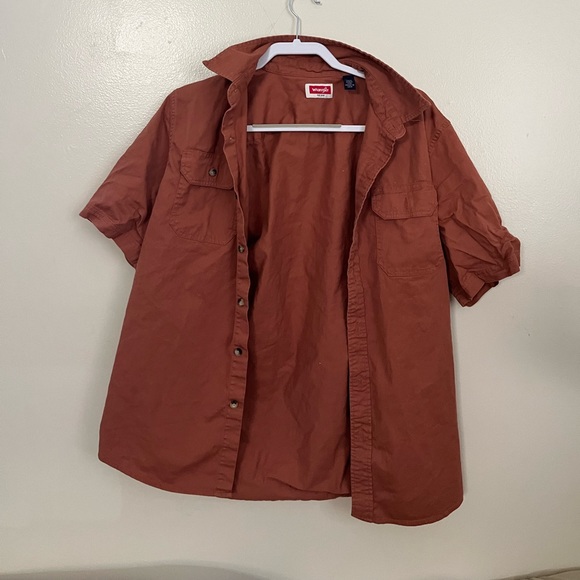 Wrangler button up Beautiful Color - Picture 2 of 3
